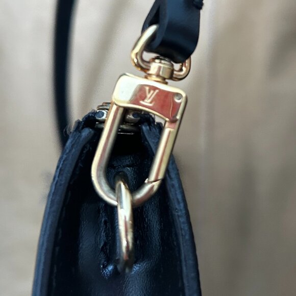 LOUIS VUITTON BLACK EPI LEATHER POCHETTE POUCH BAG - Picture 12 of 16